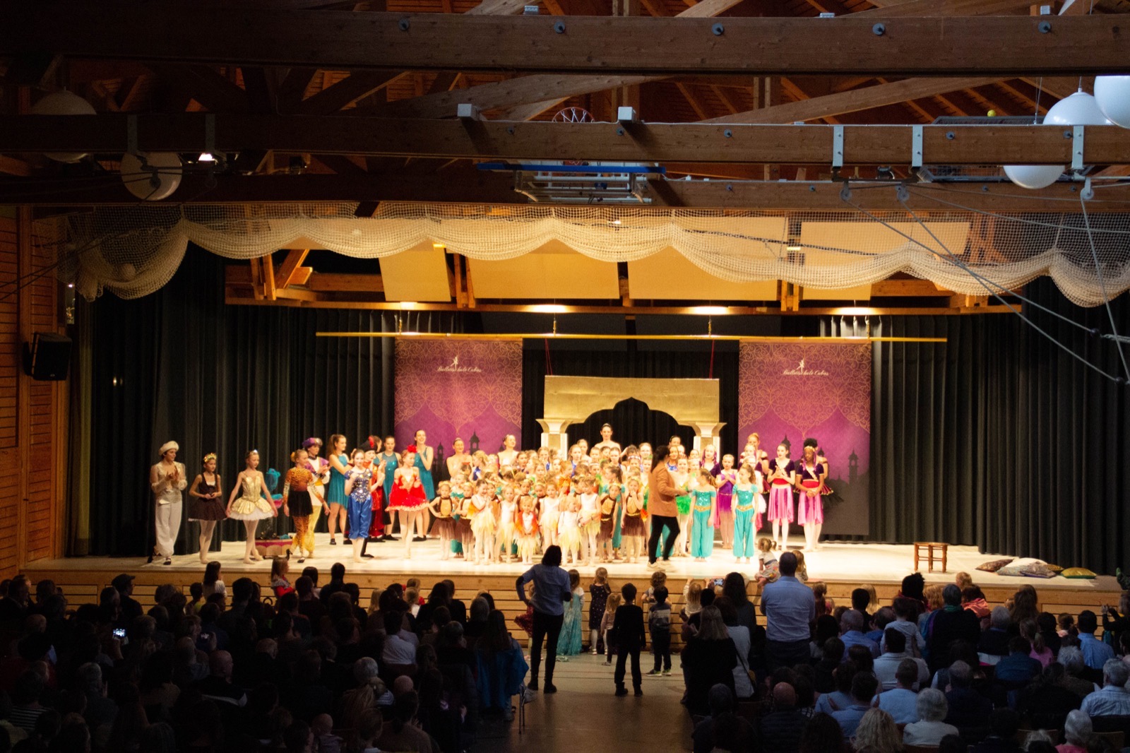 Zauberhafte Schüleraufführung – Aladdin und Jasmin der Ballettschule Cubas